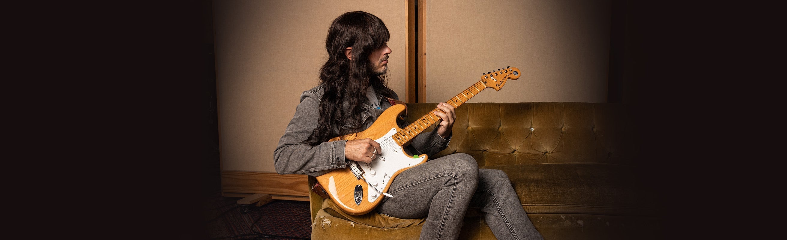Guitarristas Famosos que Usan Fender: Aprende su Estilo en Genesis Music Academy